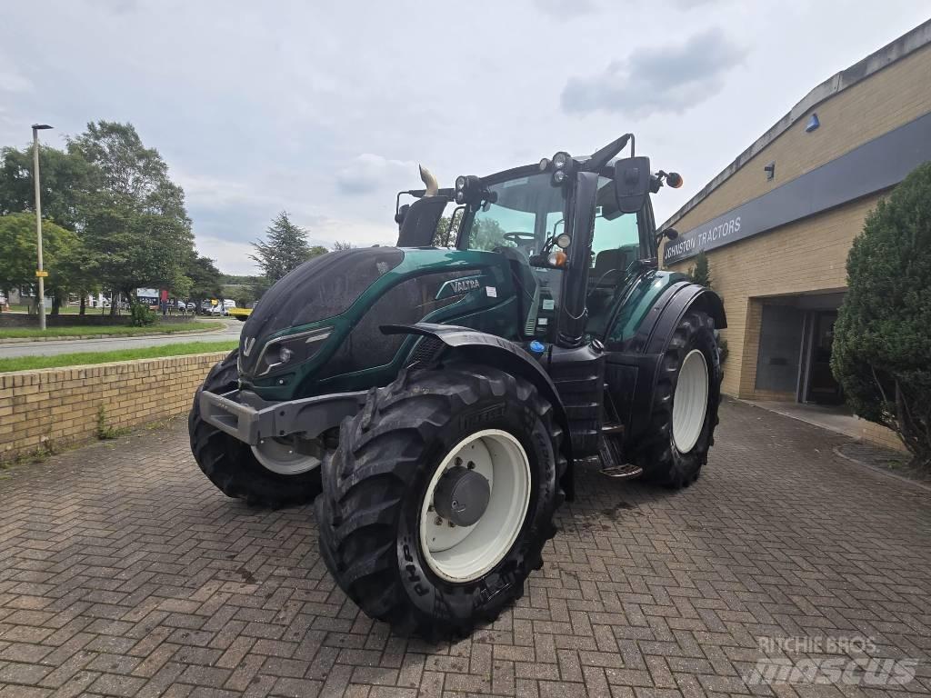 Valtra T 174 الجرارات