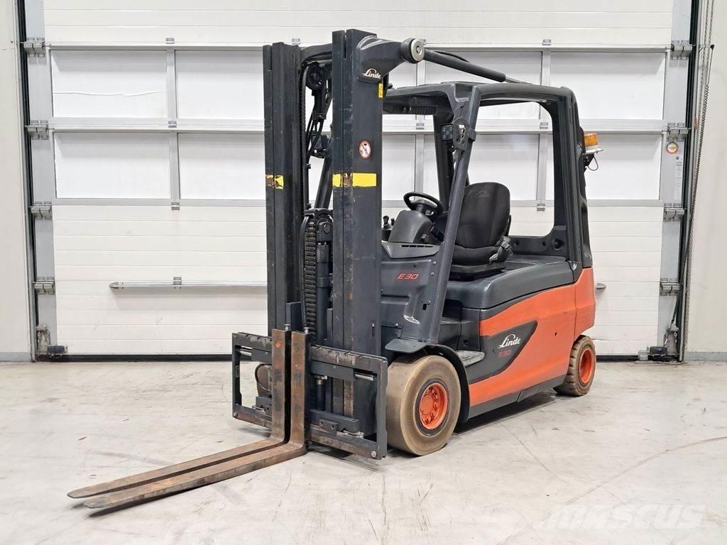 Linde E30L-01 شاحنات ذات رافعات شوكية تعمل بالكهرباء
