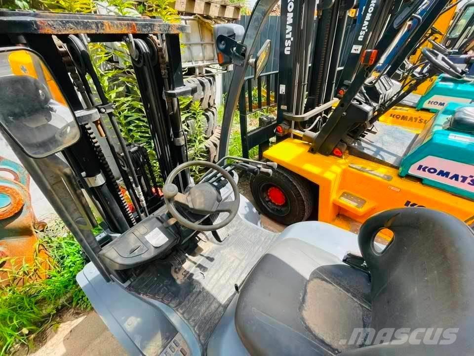 Toyota FB30-7 شاحنات ذات رافعات شوكية تعمل بالكهرباء