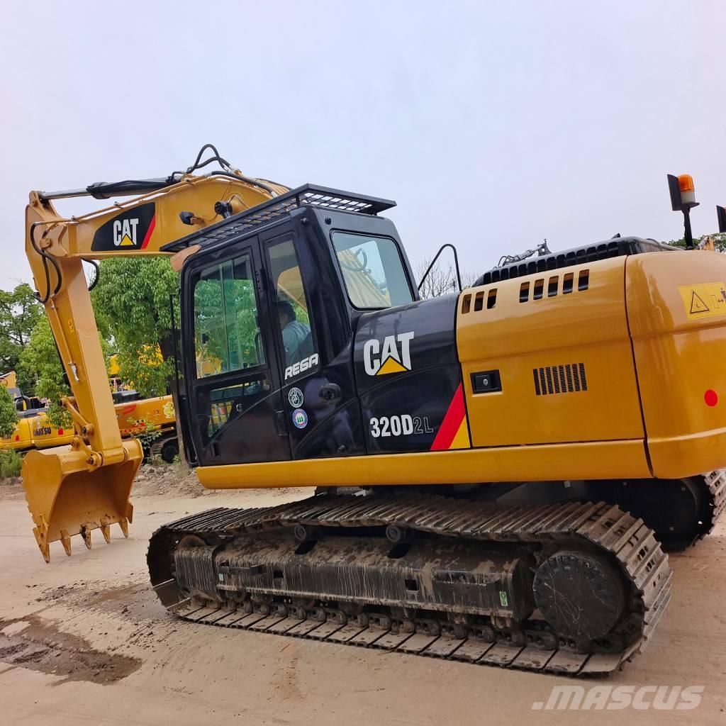 CAT 320 D2 حفارات زحافة