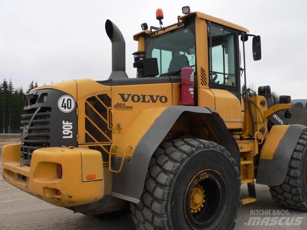 Volvo L 90 F لوادر بعجل