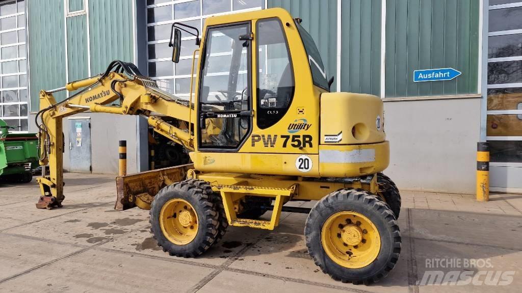 Komatsu PW 75 R حفارات بعجل