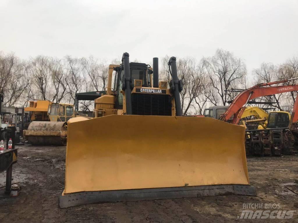 CAT D 8 N بلدوزرات مجنزرة