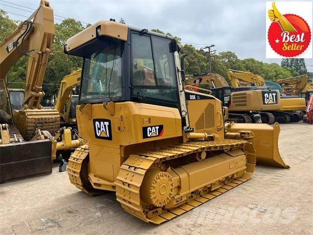 CAT D 5 K بلدوزرات مجنزرة