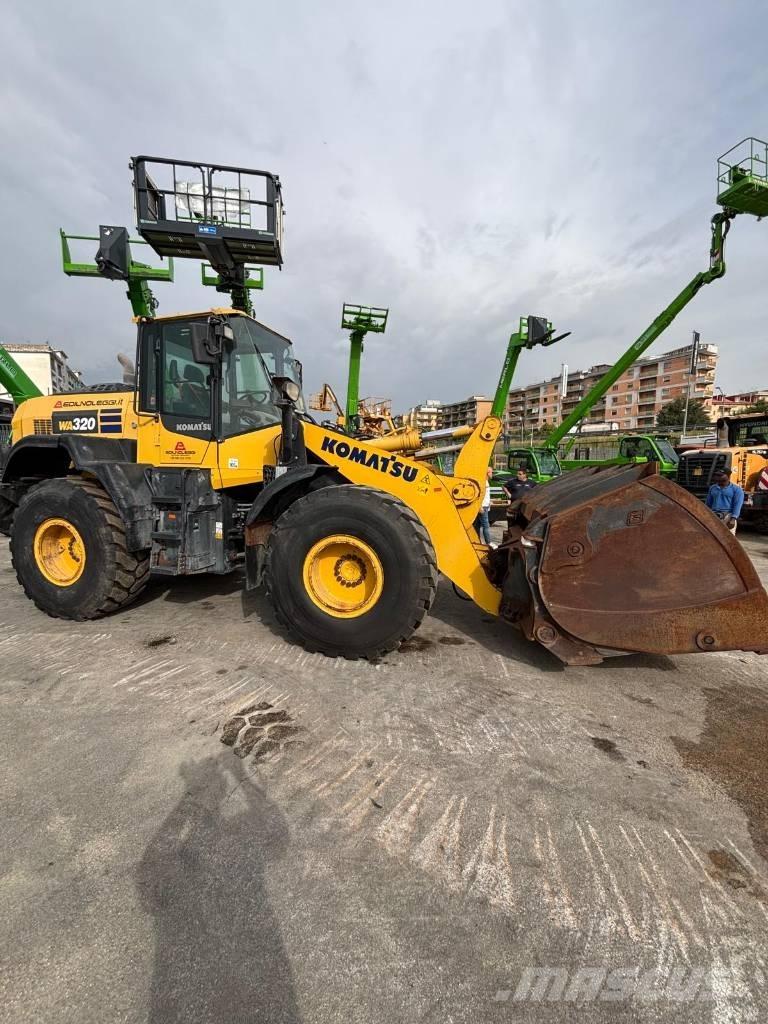 Komatsu WA 320-8 لوادر بعجل