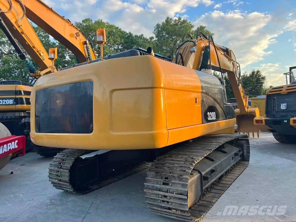CAT 320 D حفارات زحافة