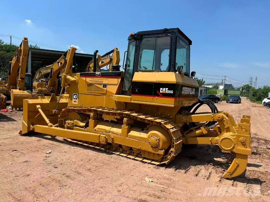 CAT D 6 G بلدوزرات مجنزرة