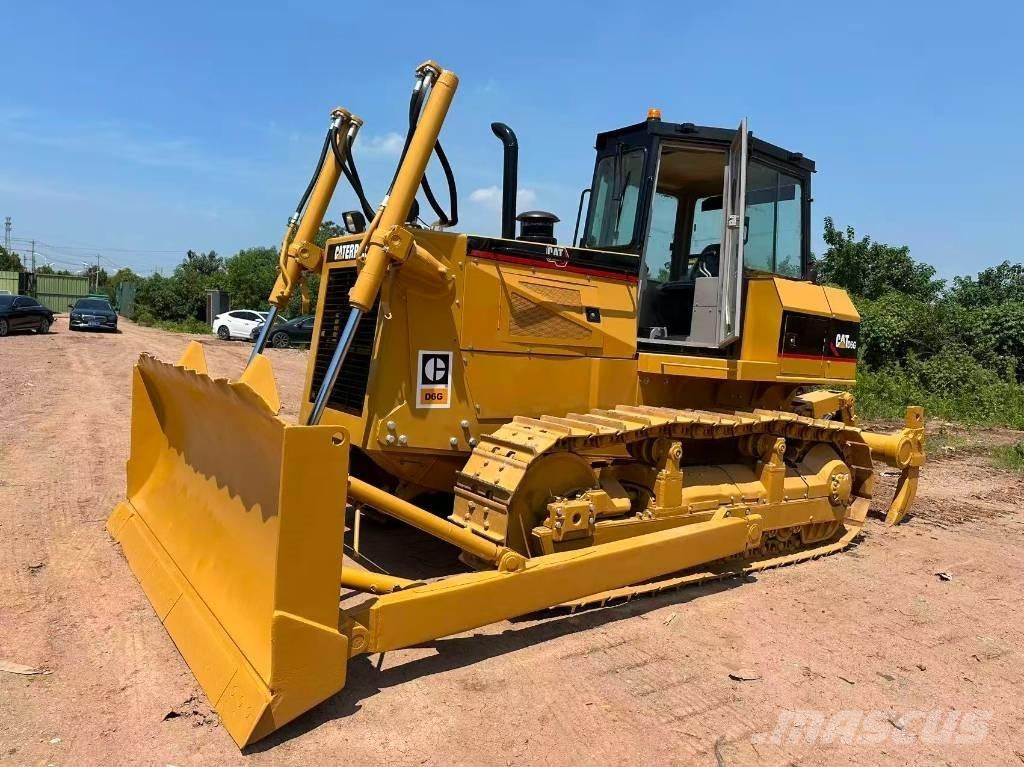 CAT D 6 G بلدوزرات مجنزرة