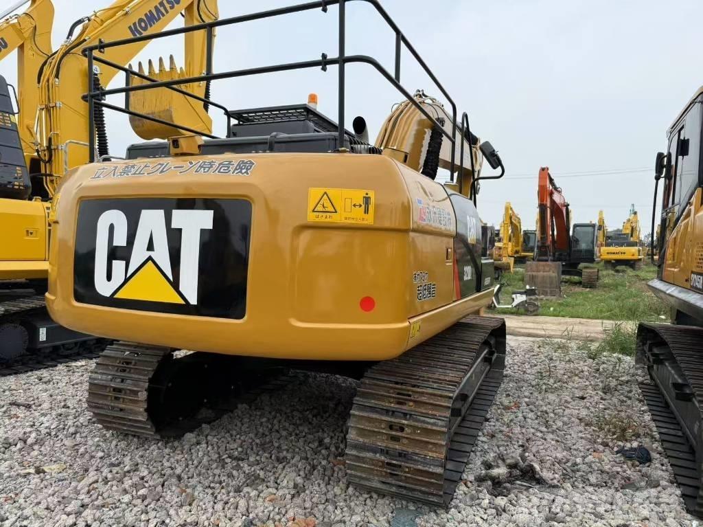 CAT 320D2 حفارات زحافة
