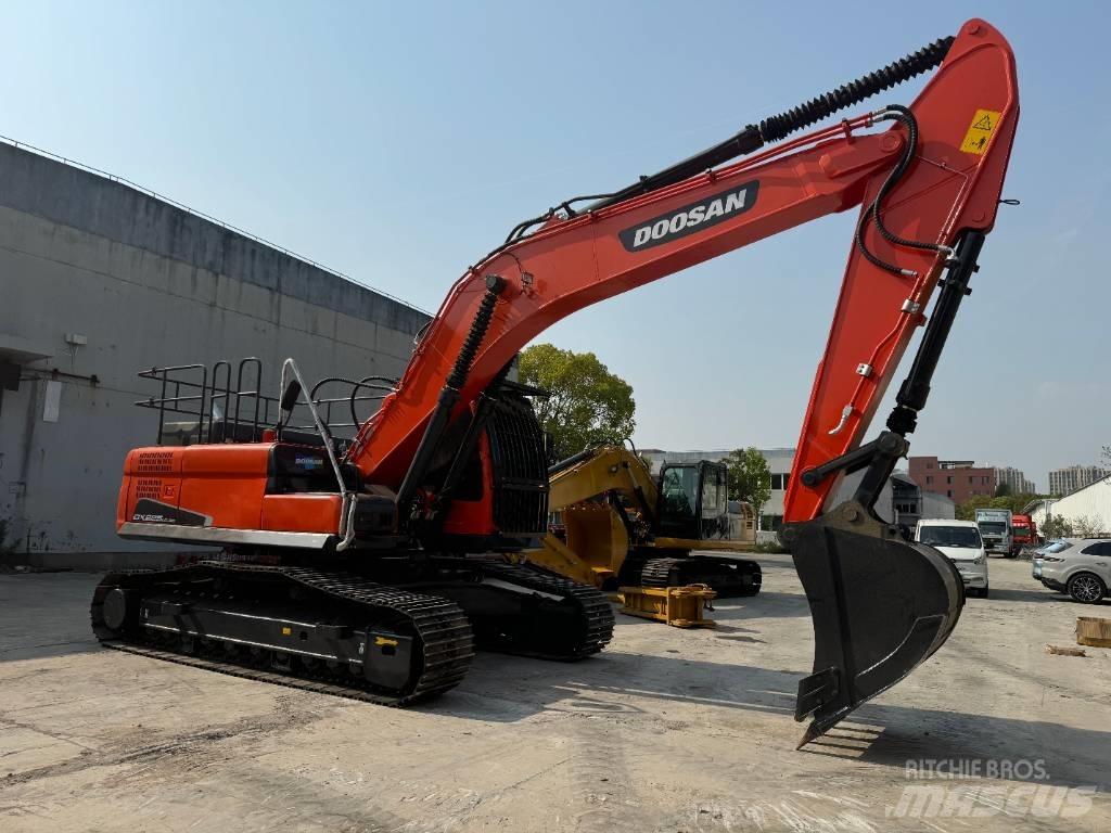 Doosan DX 225 LC حفارات زحافة