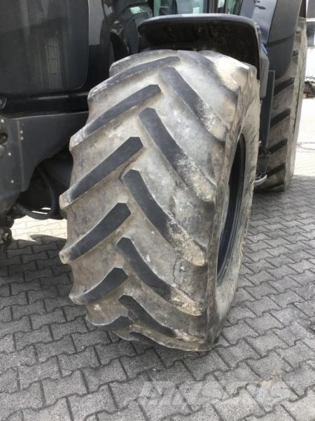 CLAAS AXION 830 الجرارات