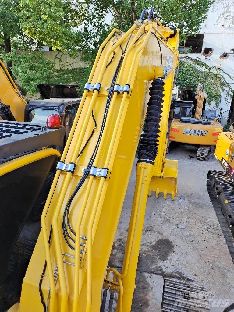 Komatsu PC 200-8 حفارات زحافة