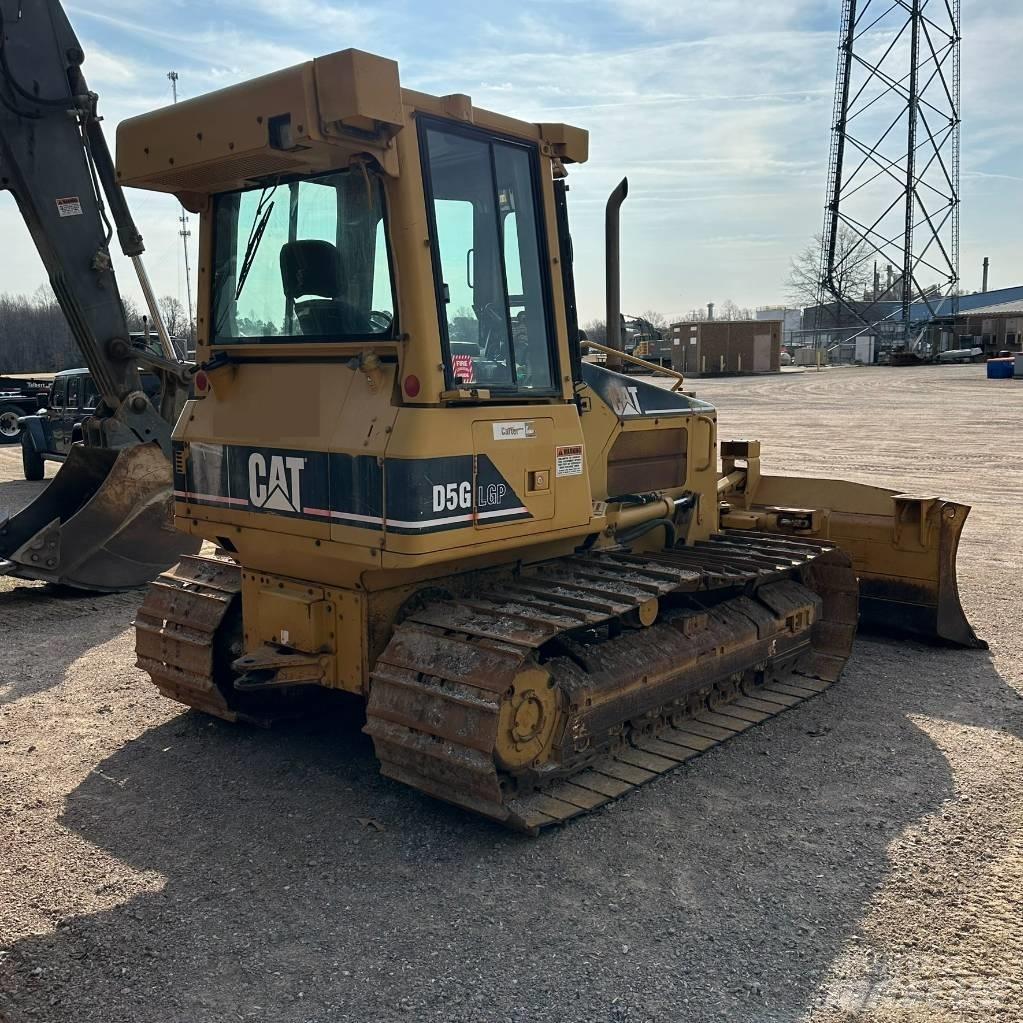 CAT D 5 G LGP بلدوزرات مجنزرة