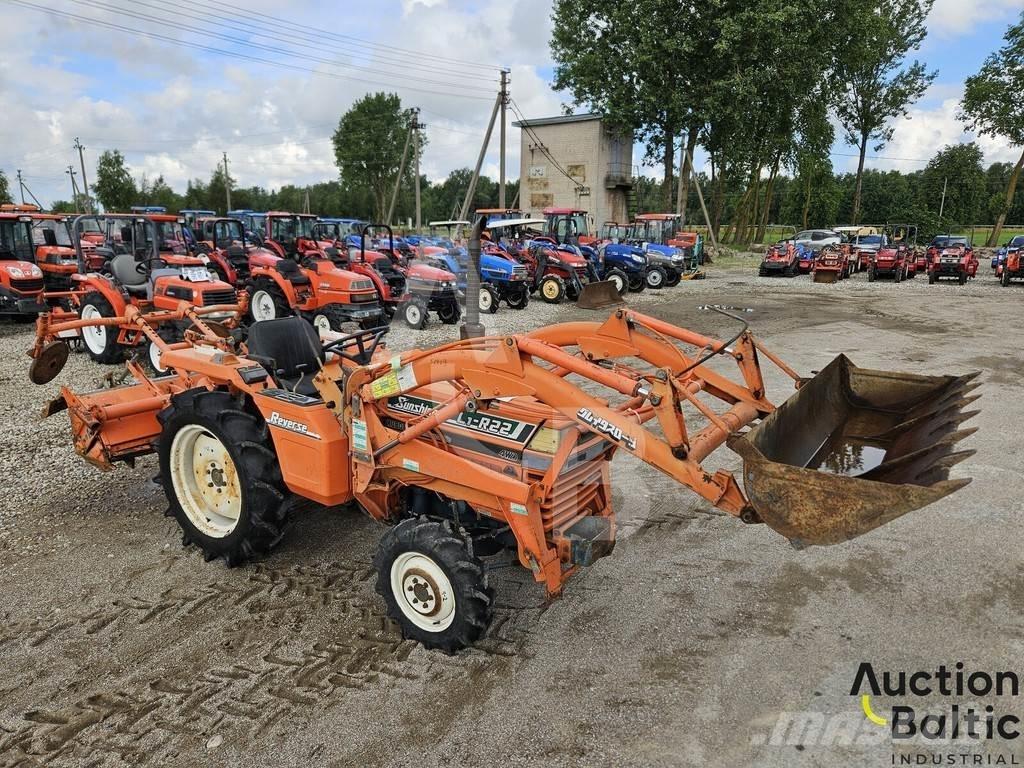 Kubota L1-R22 الجرارات