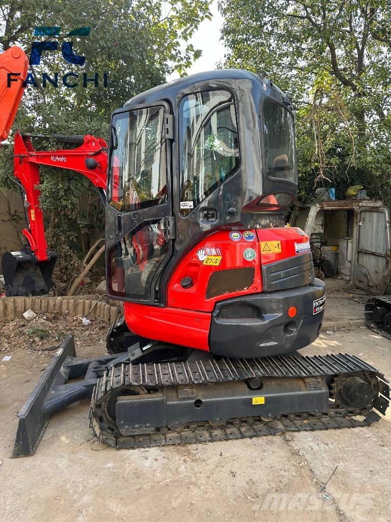 Kubota u35 حفارات زحافة