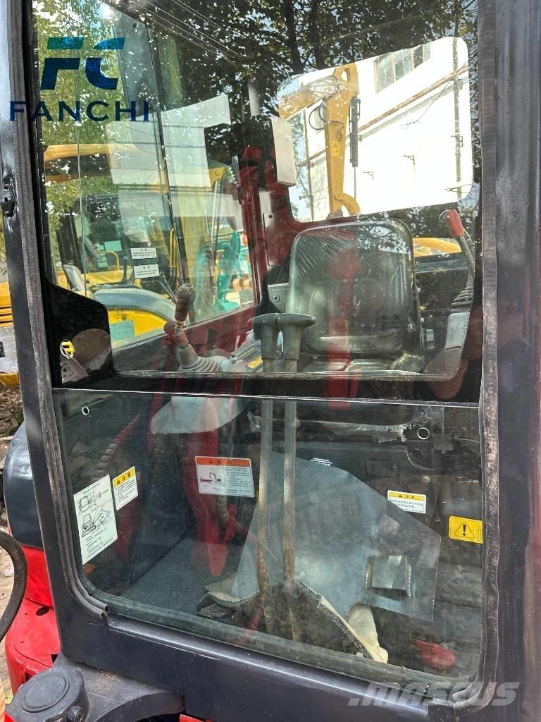 Kubota u35 حفارات زحافة