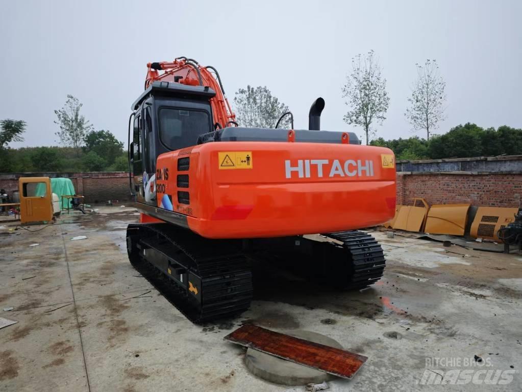 Hitachi zx200 حفارات زحافة