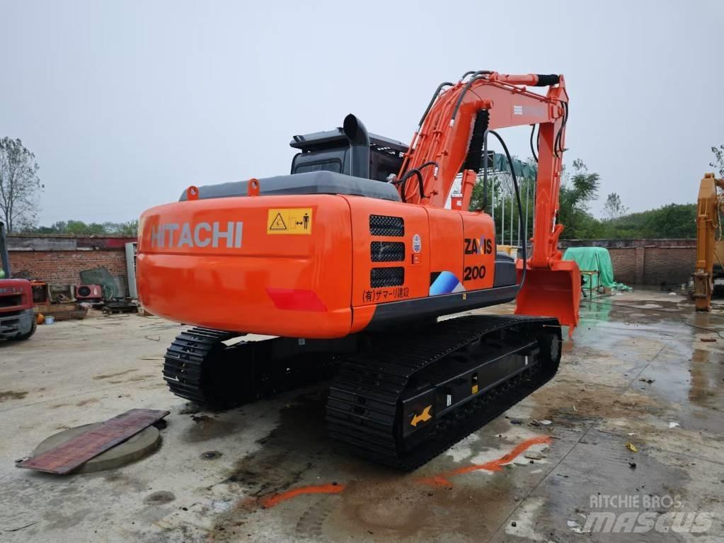 Hitachi zx200 حفارات زحافة