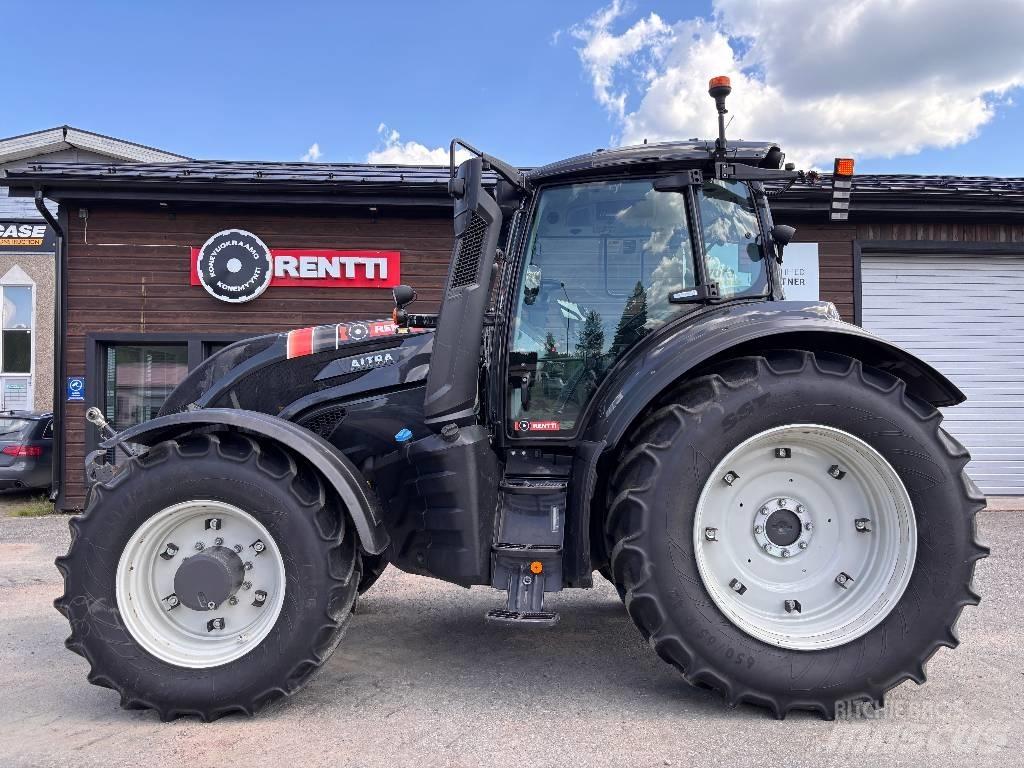 Valtra T 215 Versu الجرارات