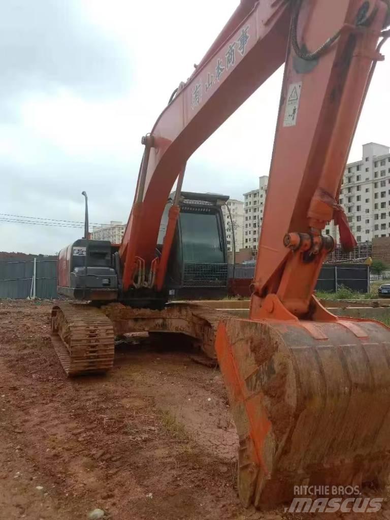 Hitachi zx200 حفارات زحافة