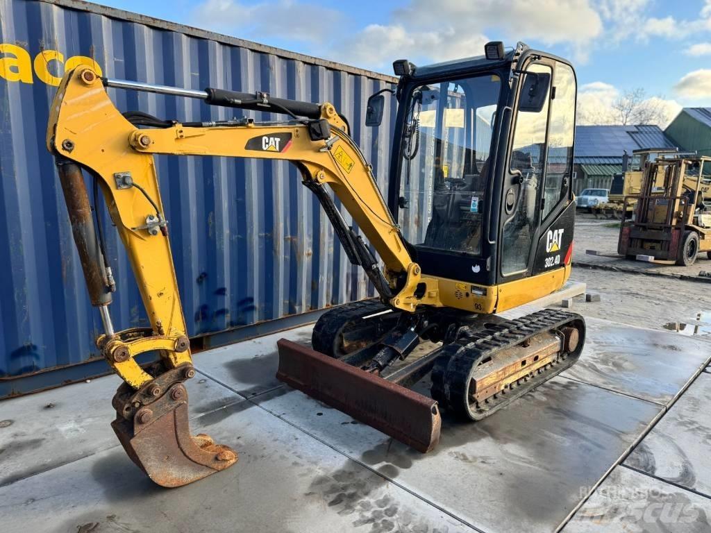 CAT 302.4 D حفارات صغيرة أقل من 7 طن (حفارات صغيرة)
