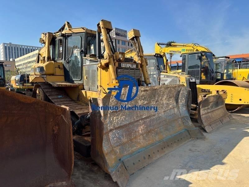 CAT D 6 R بلدوزرات مجنزرة