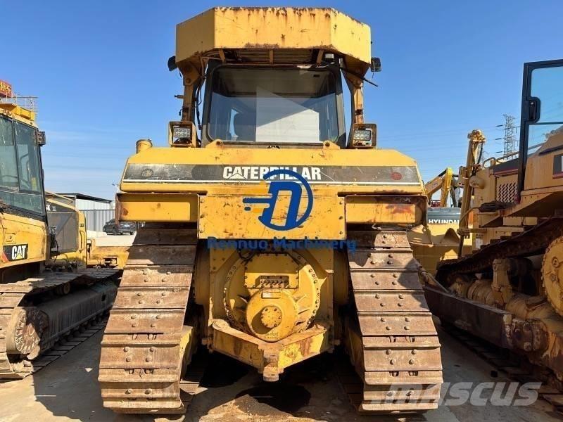 CAT D 6 R بلدوزرات مجنزرة