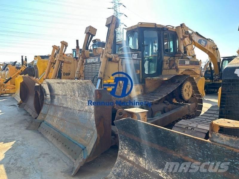 CAT D 6 R بلدوزرات مجنزرة