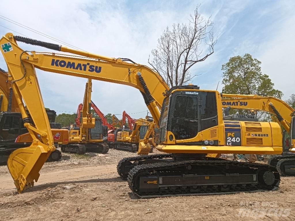Komatsu PC 240-8 حفارات زحافة