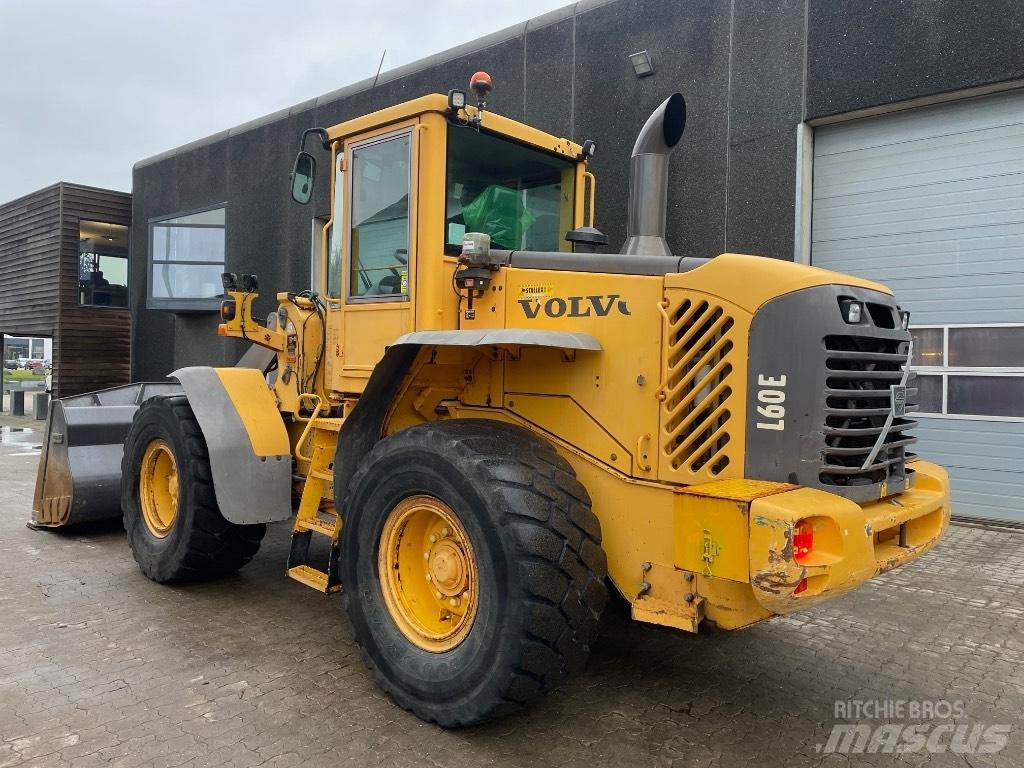 Volvo L60E لوادر بعجل