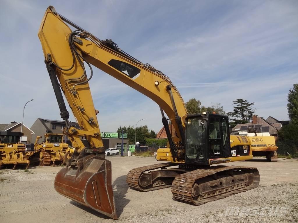 CAT 329 D L حفارات زحافة