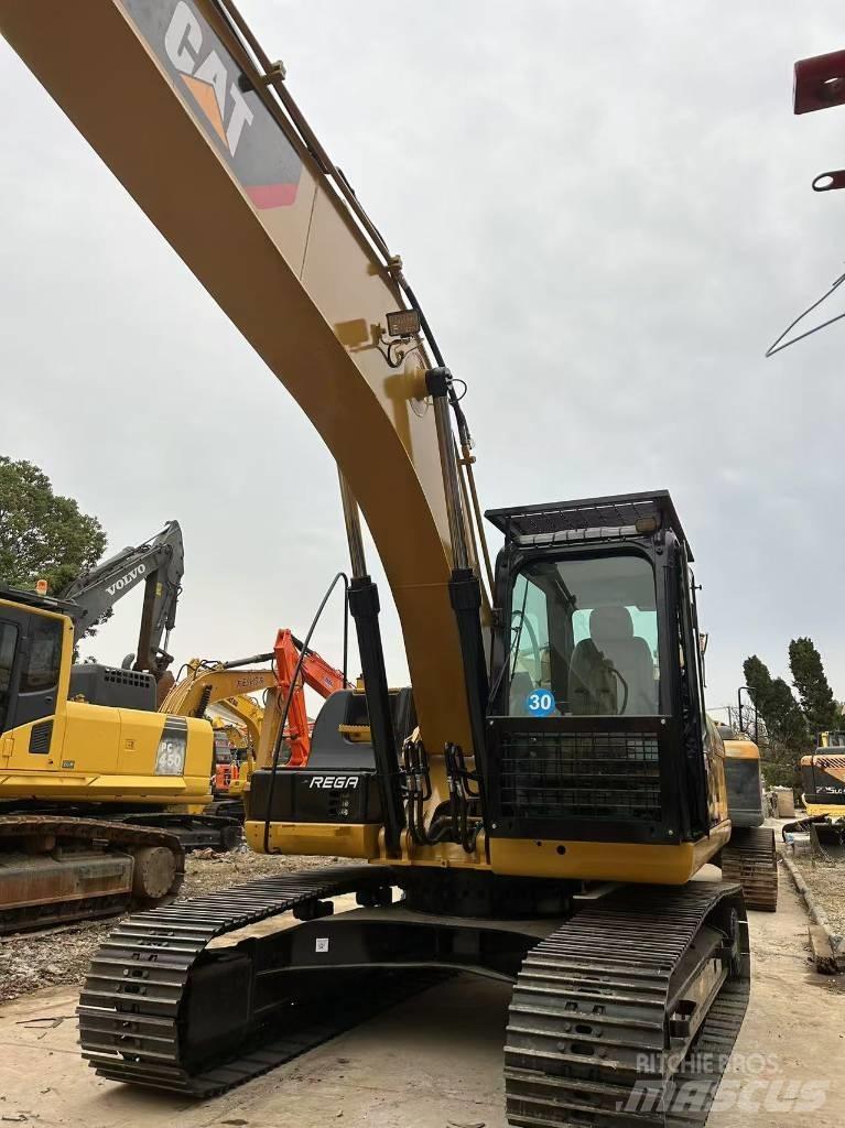 CAT 320 D حفارات زحافة