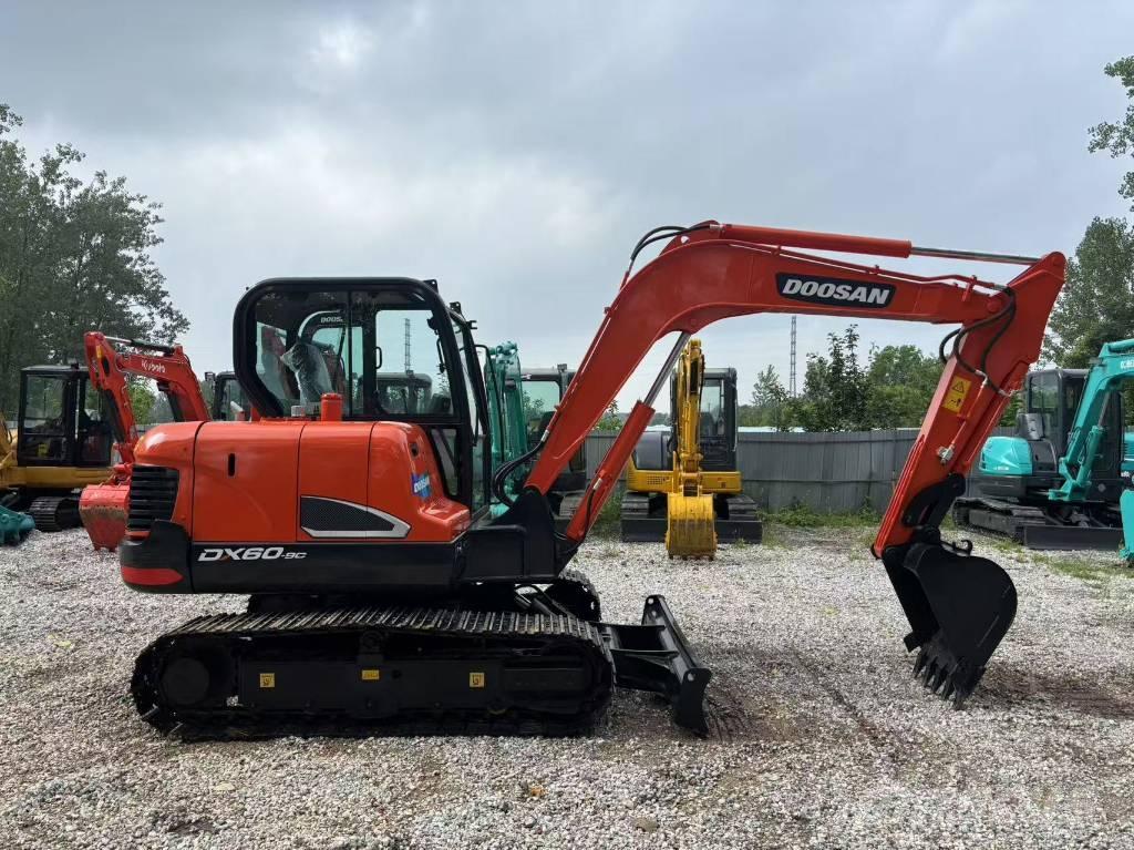 Doosan DX 60 حفارات صغيرة أقل من 7 طن (حفارات صغيرة)