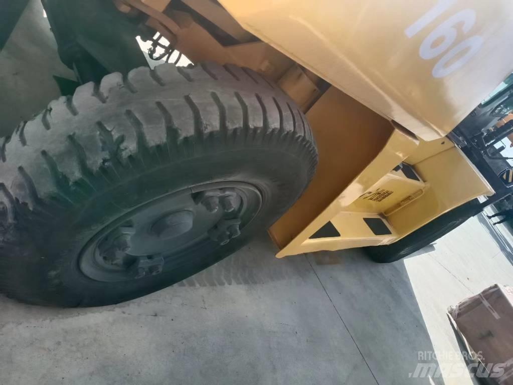 Komatsu FD 160 شاحنات الديزل