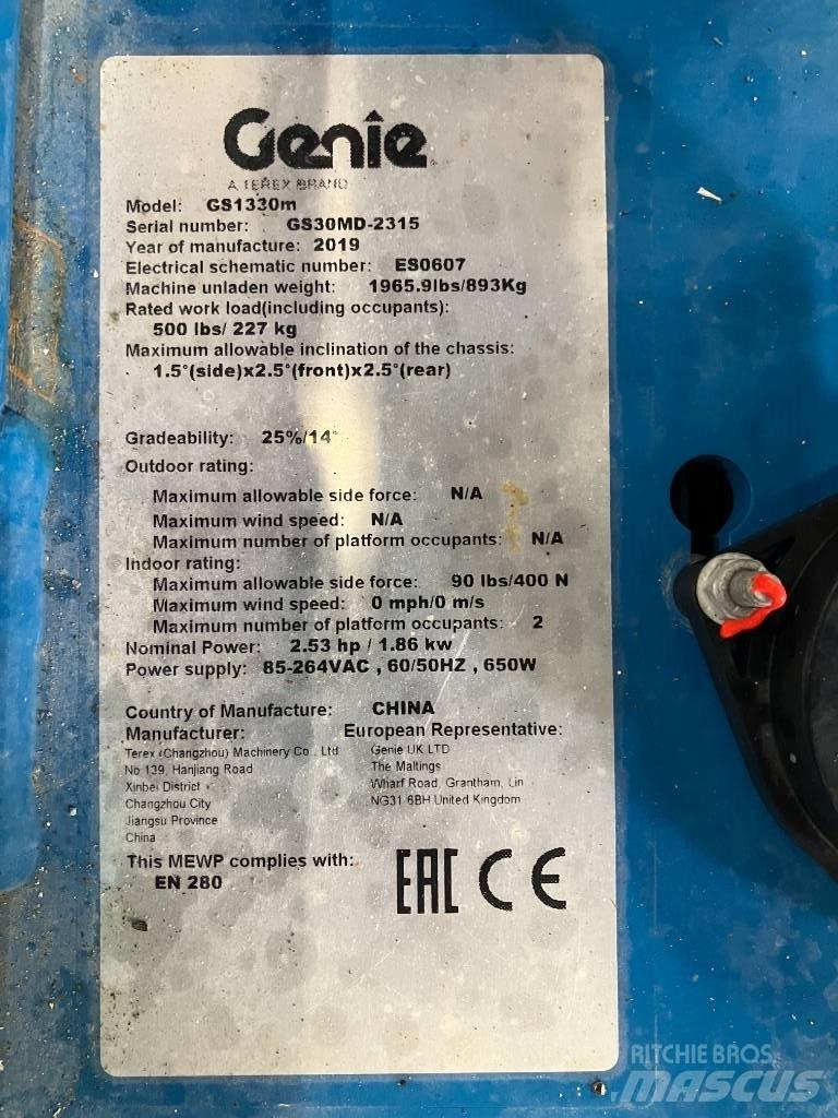 Genie GS 1330 رافعات مقصية الشكل