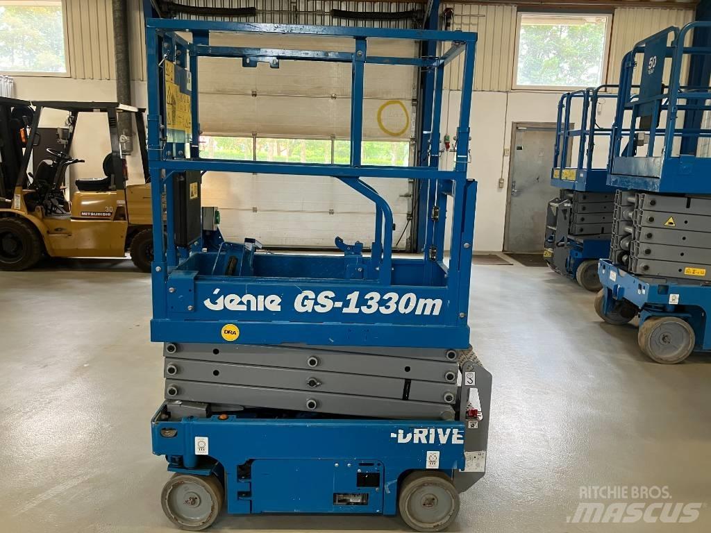 Genie GS 1330 رافعات مقصية الشكل