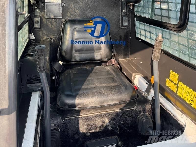 Bobcat S 130 لوادر انزلاقية التوجيه