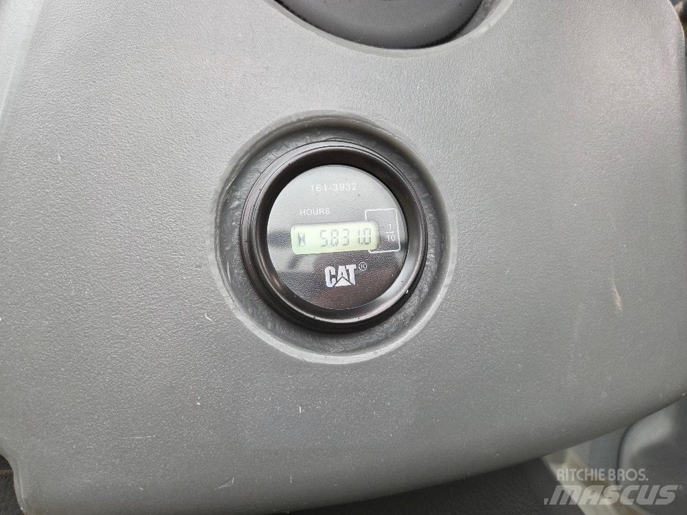 CAT 432D لوادر ذات جرافات عكسية