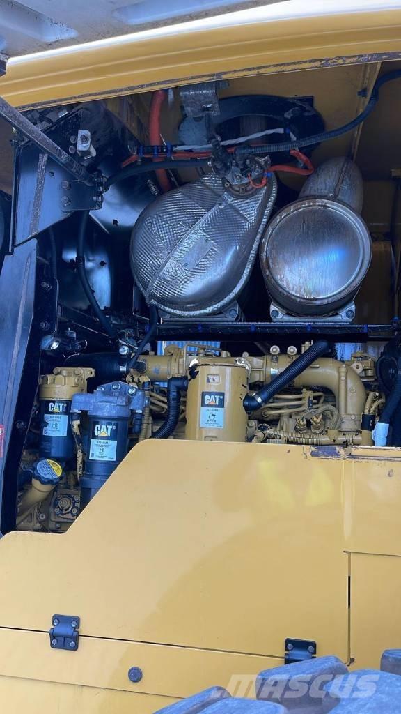 CAT 938M لوادر بعجل