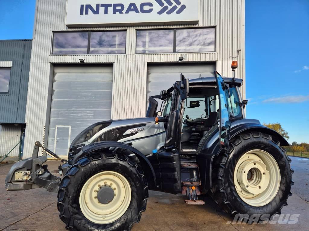 Valtra T 254 الجرارات