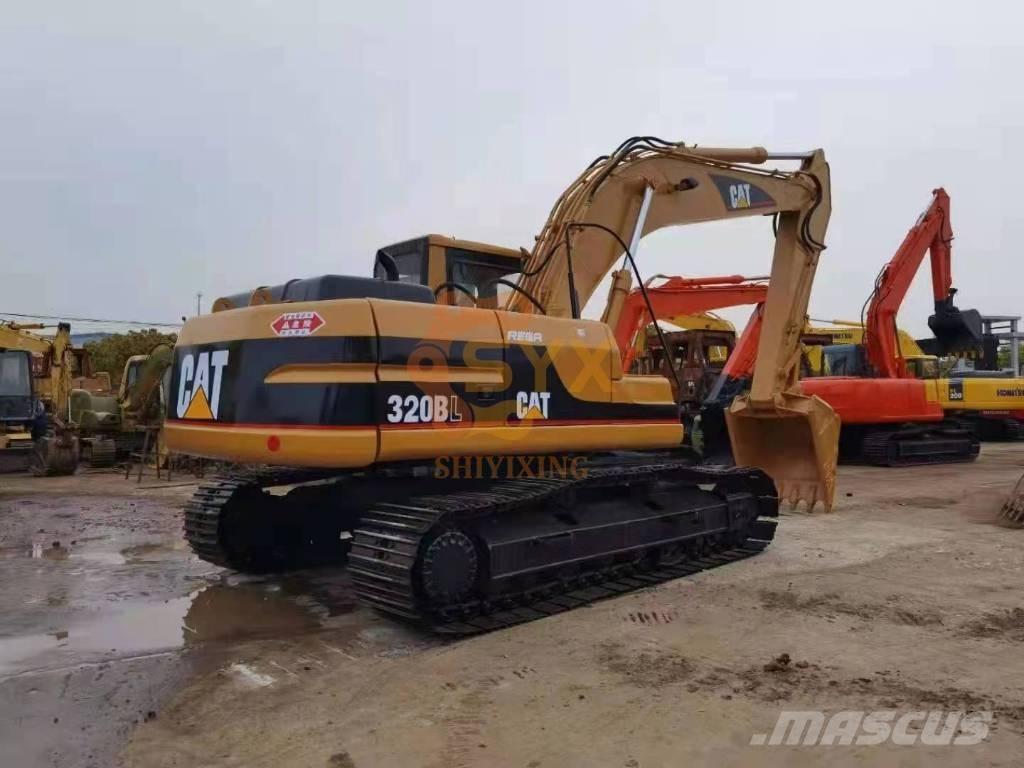 CAT 320 B حفارات زحافة