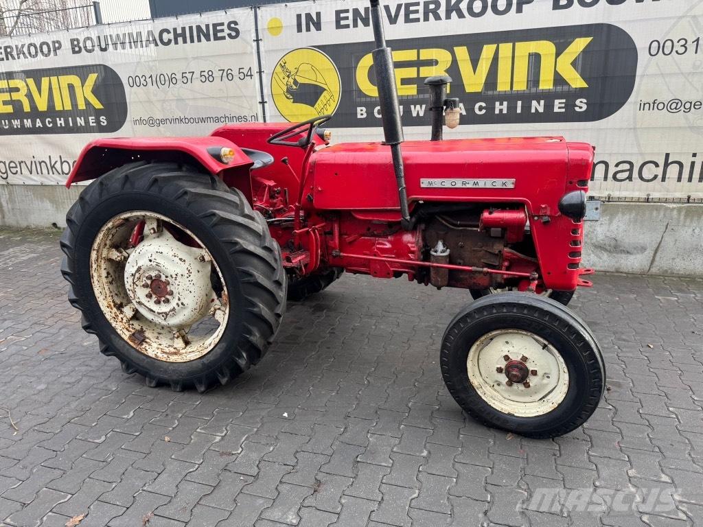 McCormick Oltimer الجرارات