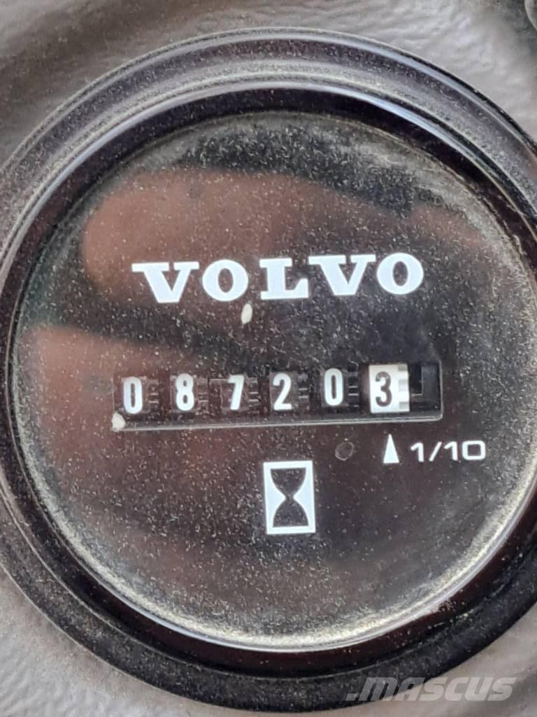 Volvo EC 300el حفارات زحافة