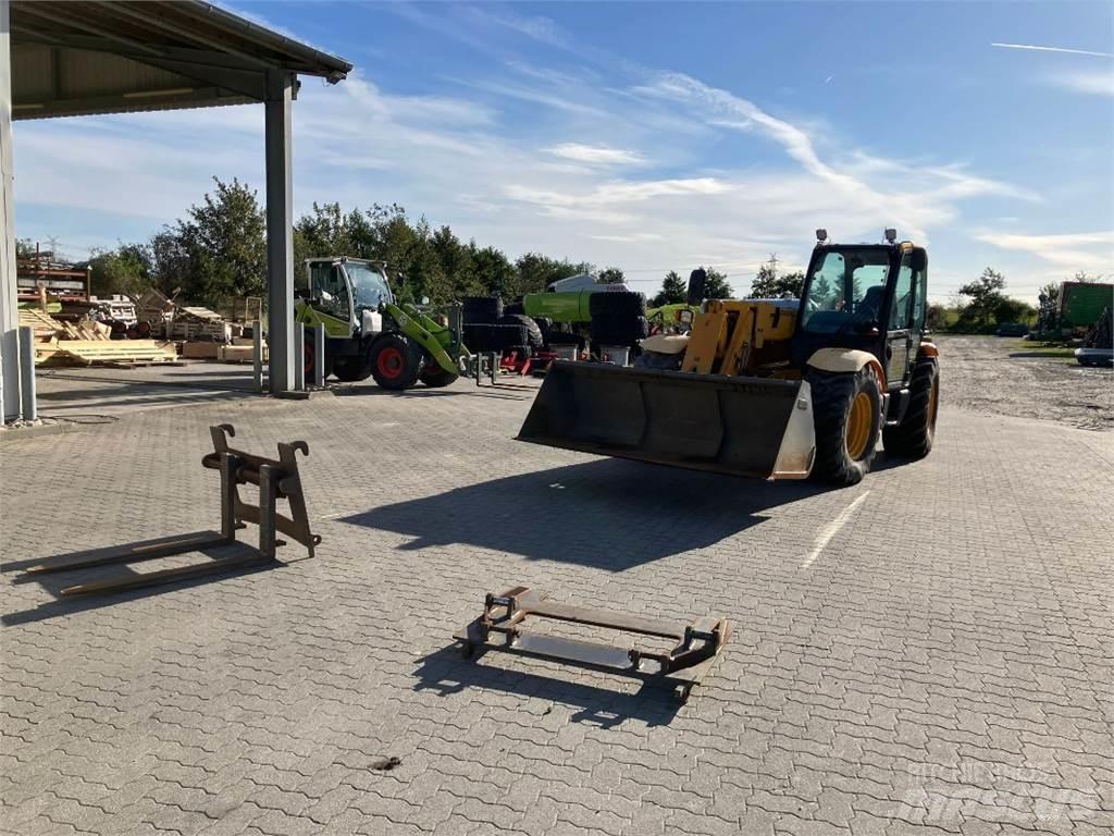 JCB 530-70 مناولات متداخلة