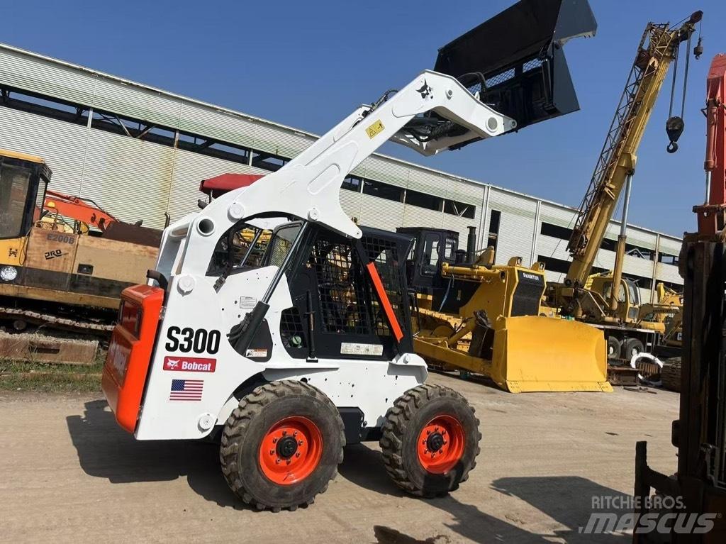 Bobcat S 300 لوادر انزلاقية التوجيه