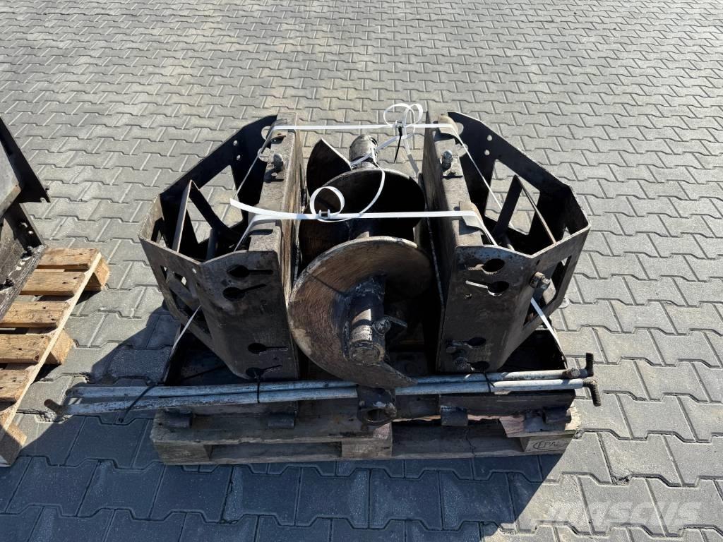 Volvo 6820 D / 7820 D معدات السفلتة