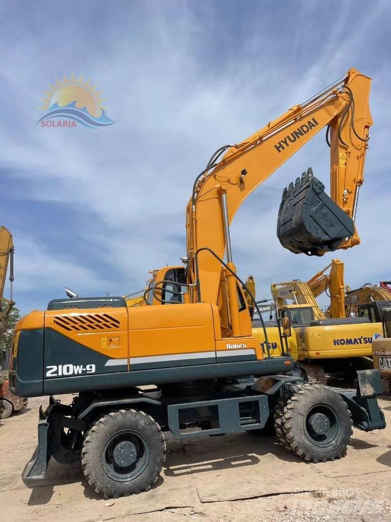 Hyundai R210W-9 حفارات بعجل