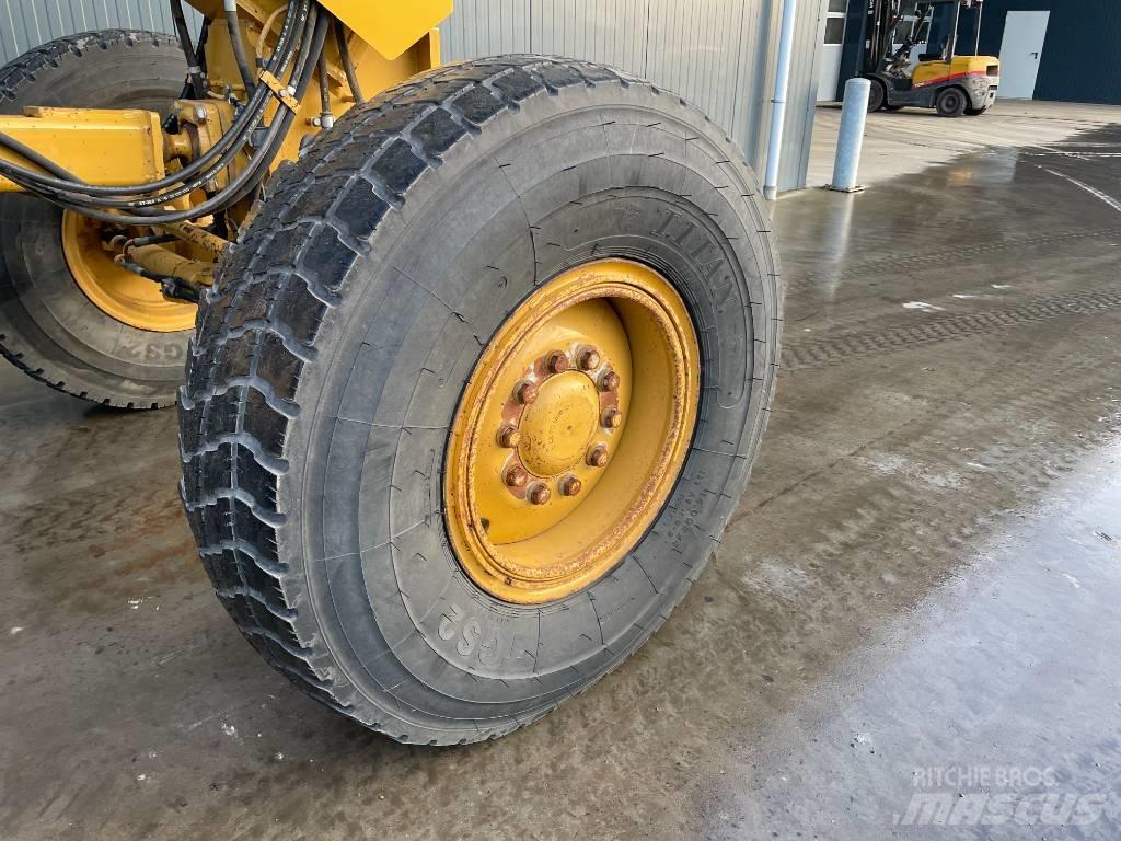 CAT 160M (140) معدات تمهيد الطرق