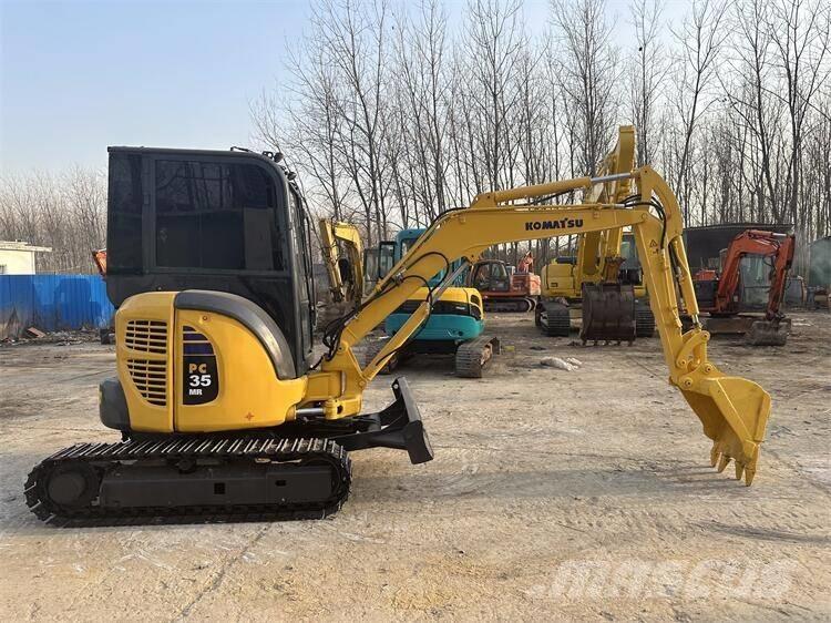 Komatsu PC 35 MR حفارات زحافة