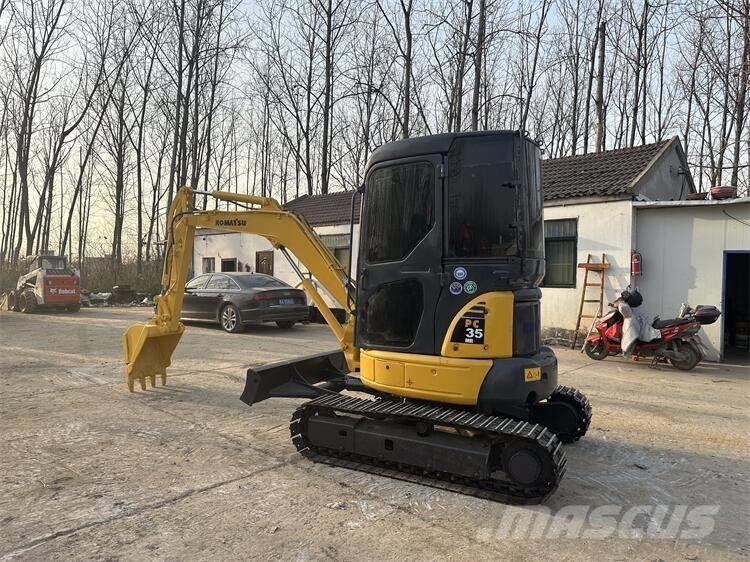 Komatsu PC 35 MR حفارات زحافة